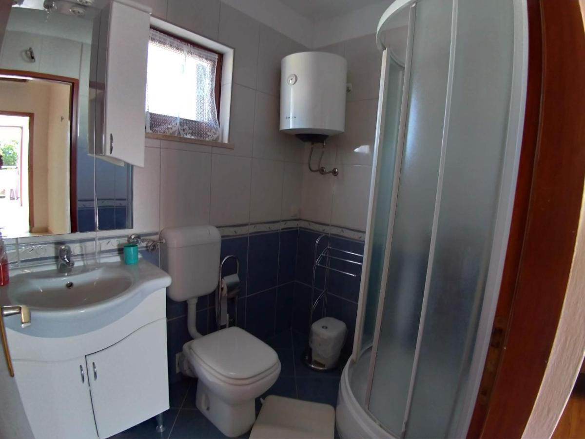 Apartment Njivice 15904B Eksteriør billede